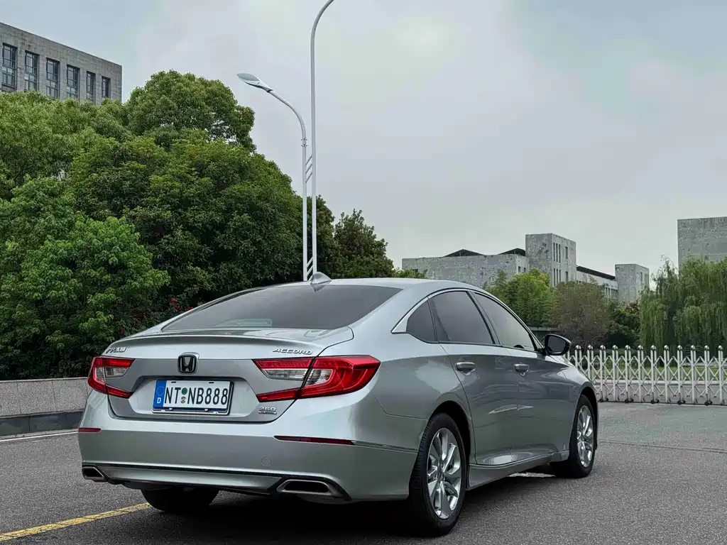 Honda Accord — миниатюра 9