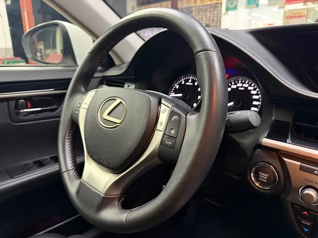 Lexus ES — миниатюра 18