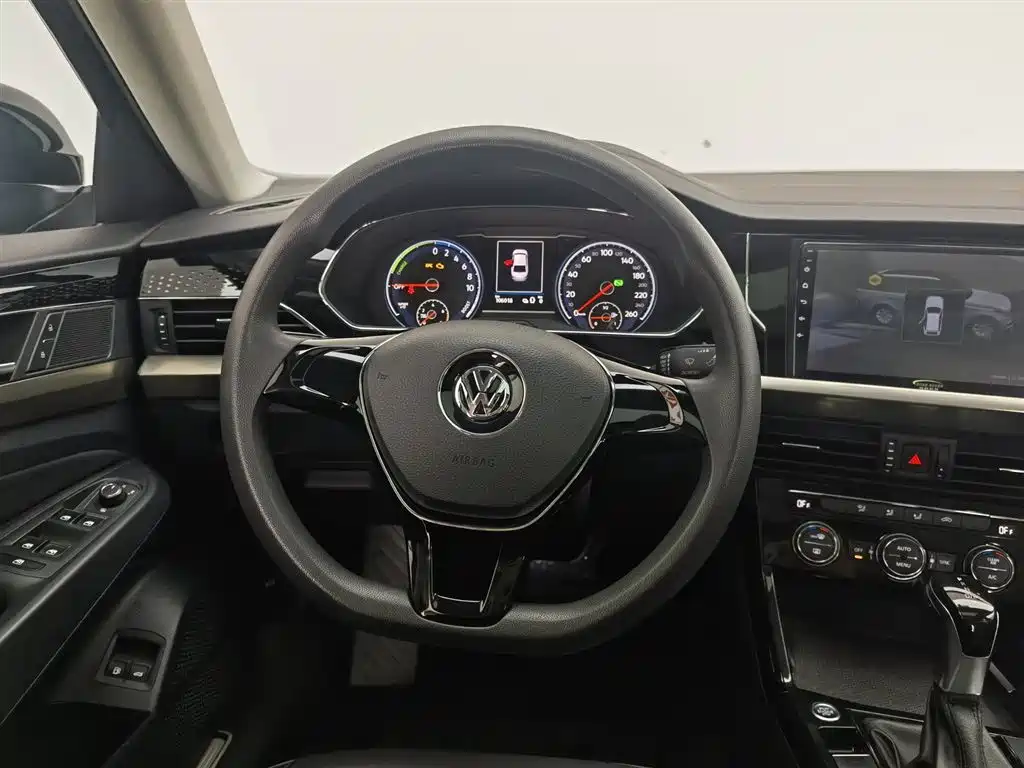 VOLKSWAGEN PASSAT NEW ENERGY
