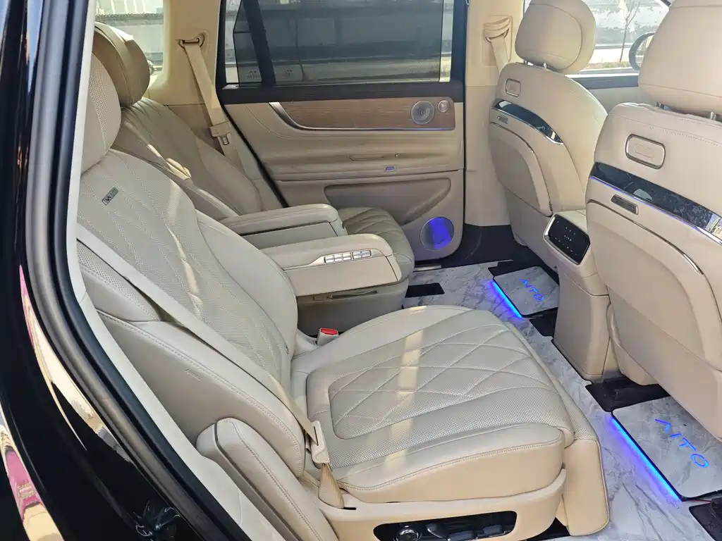 AITO ASK THE WORLD M9