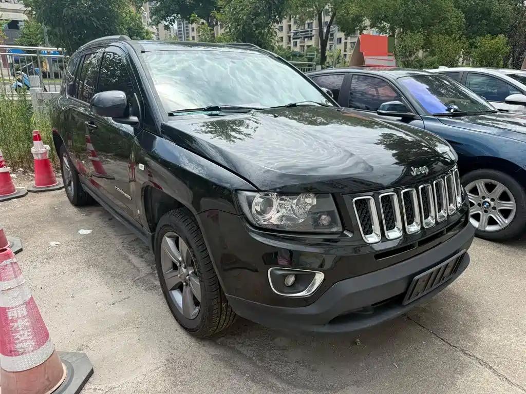 Jeep Compass (Import) — миниатюра 3