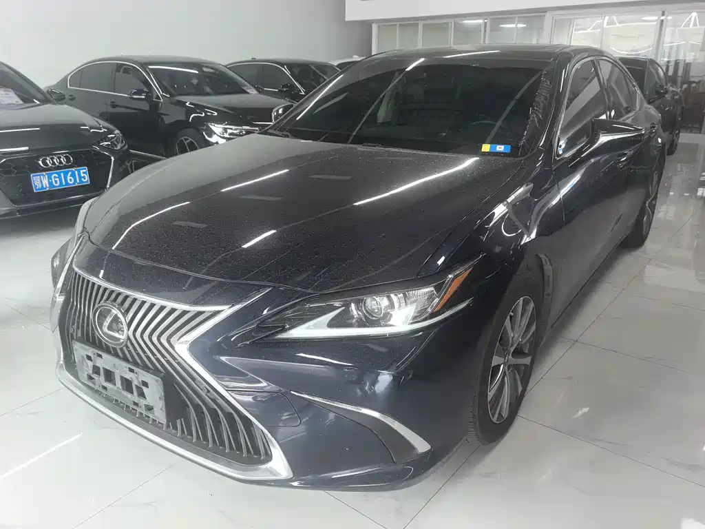 Lexus ES 2019