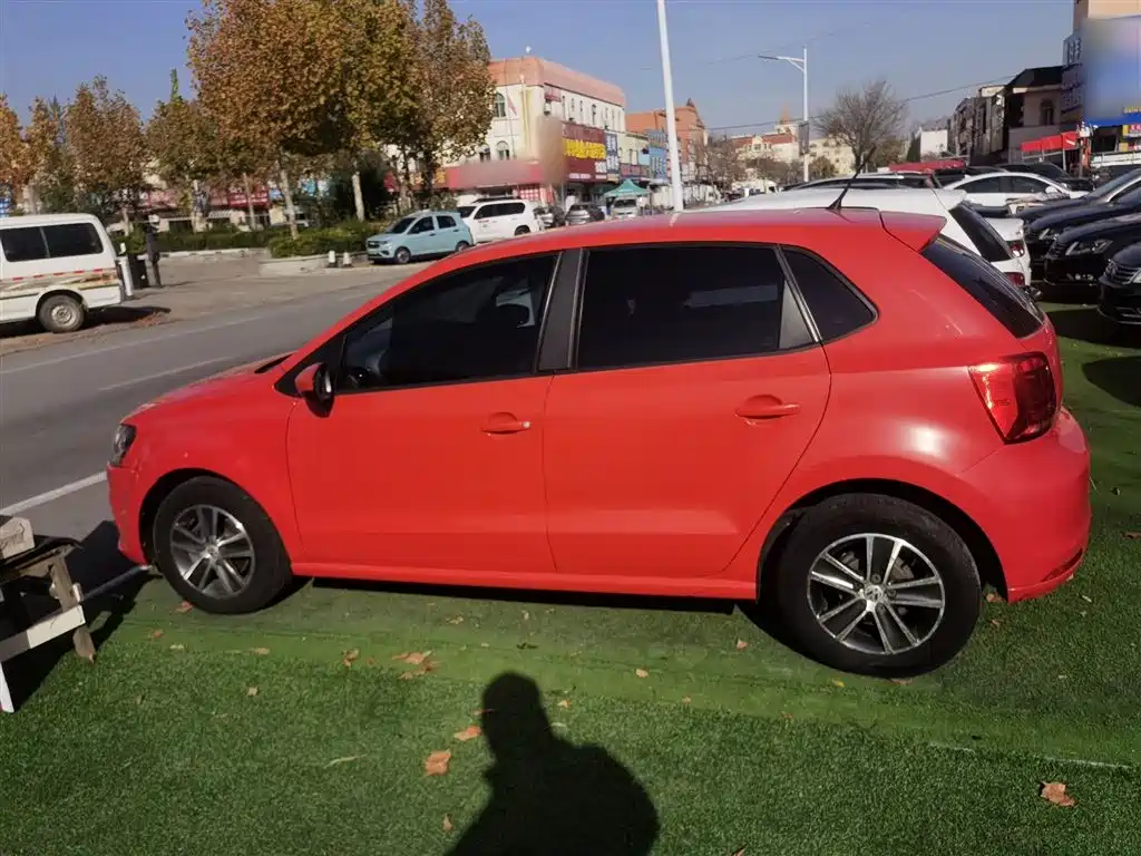 VOLKSWAGEN POLO