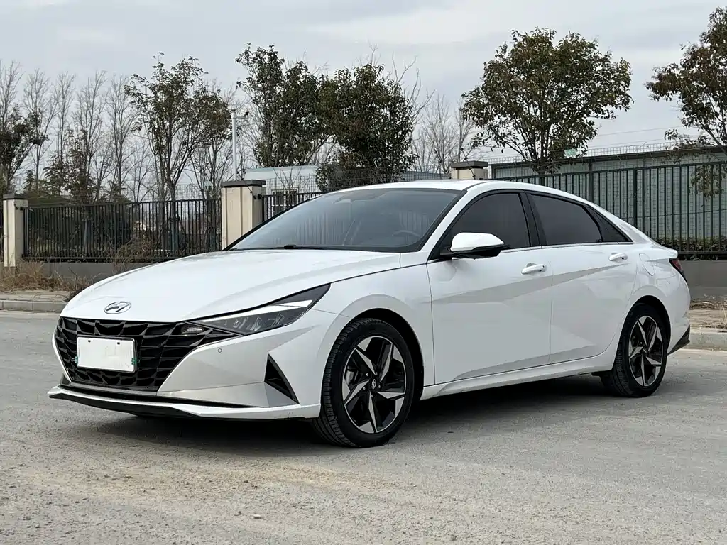 HYUNDAI ELANTRA