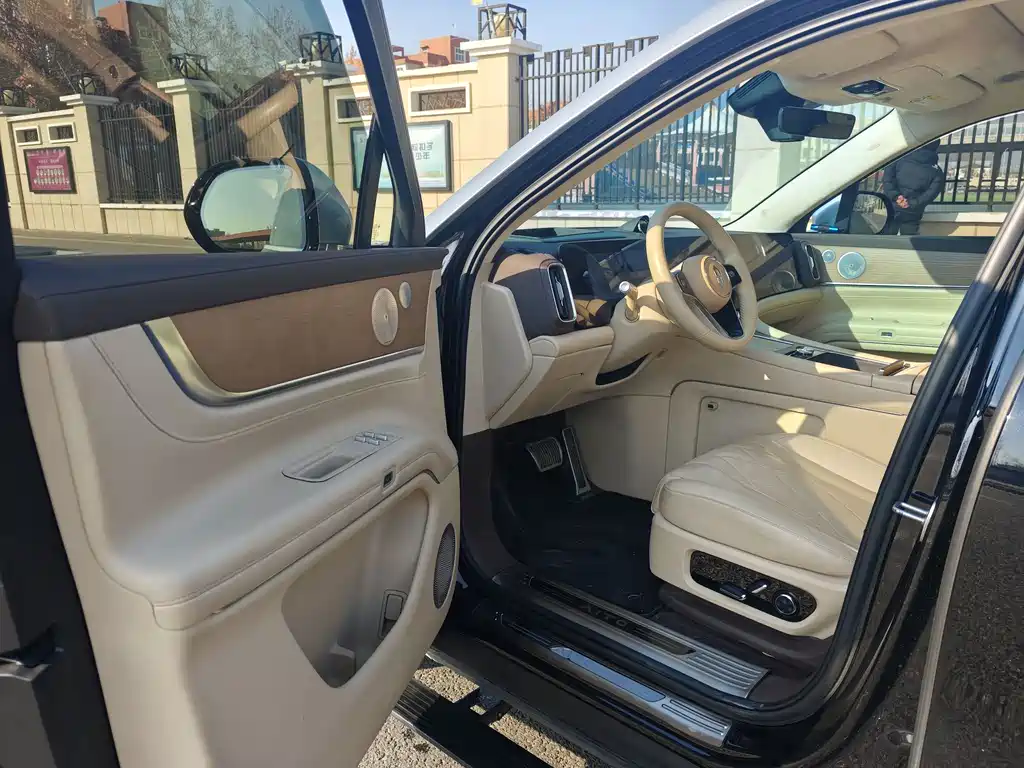 AITO ASK THE WORLD M9