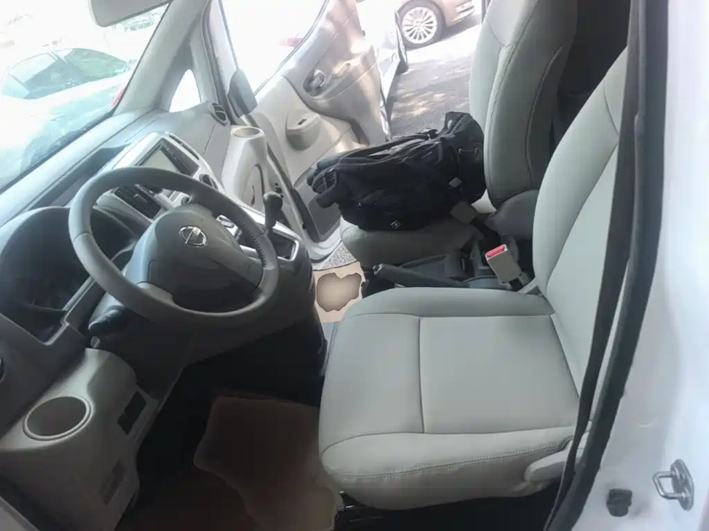 Nissan NV200 — миниатюра 15