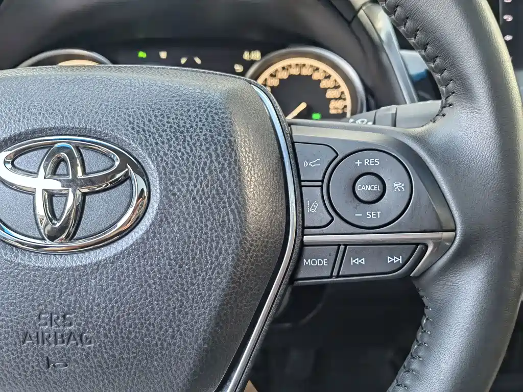 Toyota Camry — миниатюра 17