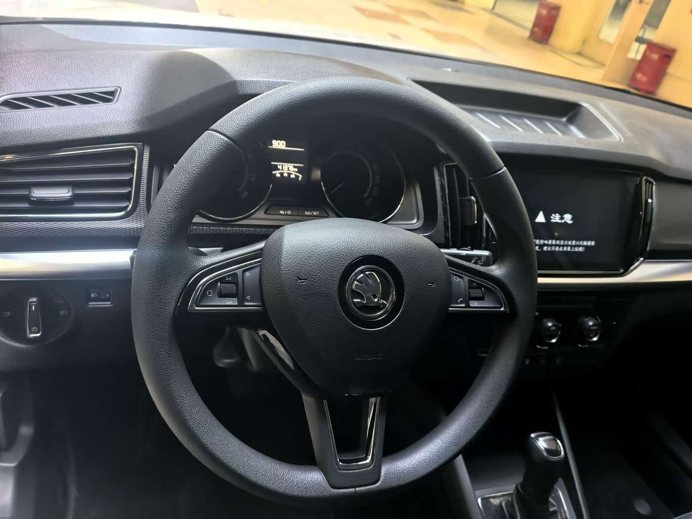 Skoda Kamiq 1.5 л 2023 г. Белый, пробег 41000 км