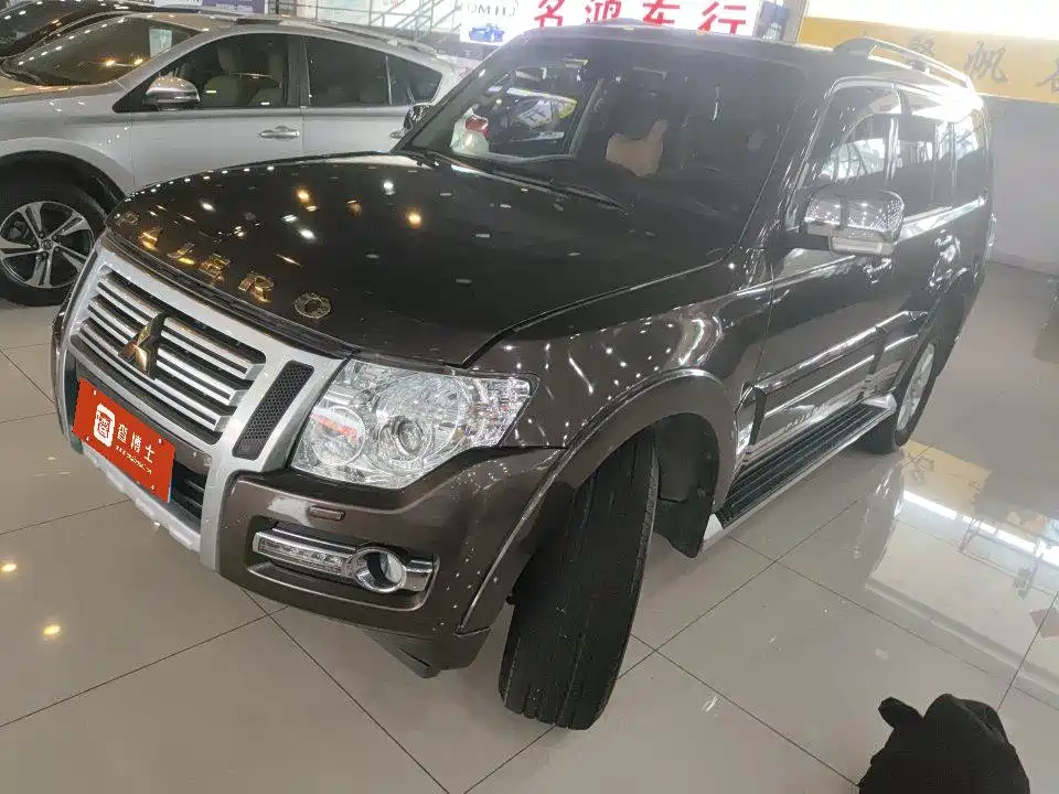 Mitsubishi Pajero (Import) 2019