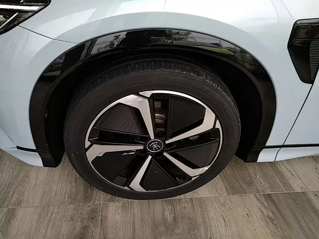 BYD L EV — миниатюра 23
