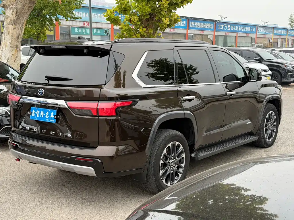 Toyota Sequoia — миниатюра 4