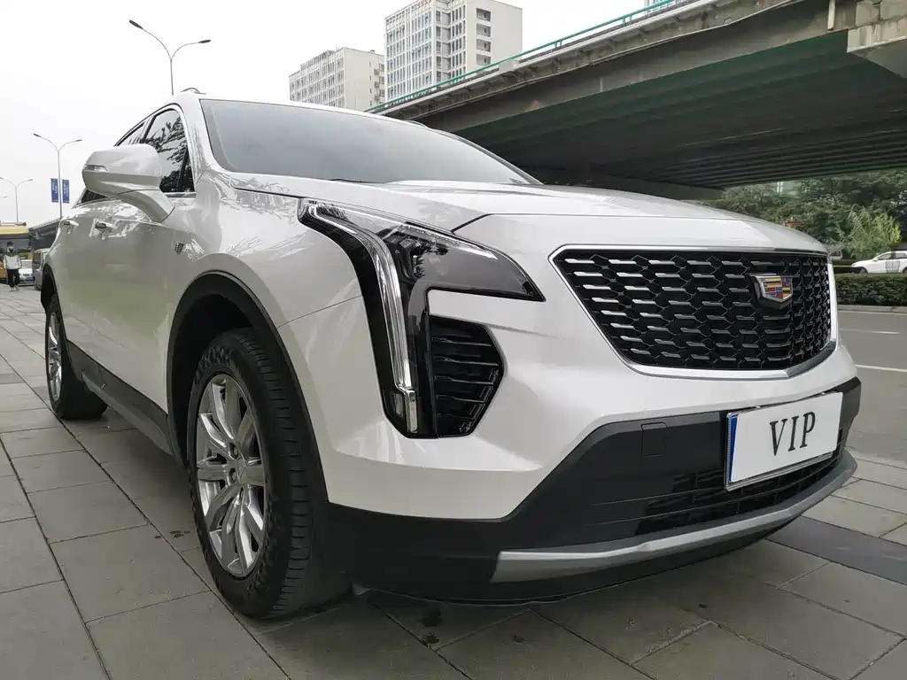 CADILLAC XT4