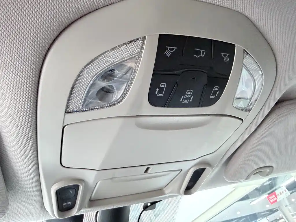 Chrysler Grand Voyager (Import) — миниатюра 22