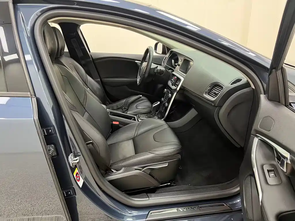 Volvo V40 — миниатюра 12
