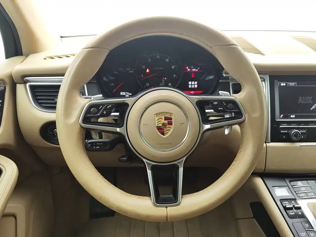 Porsche Macan — миниатюра 11