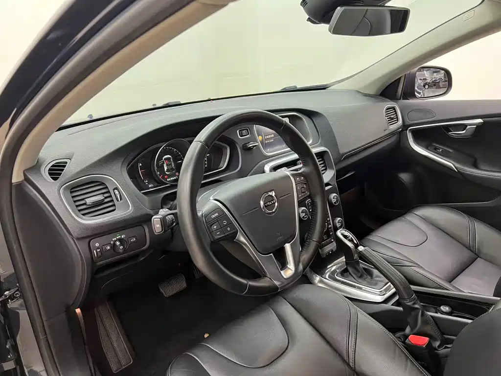 Volvo V40 — миниатюра 22