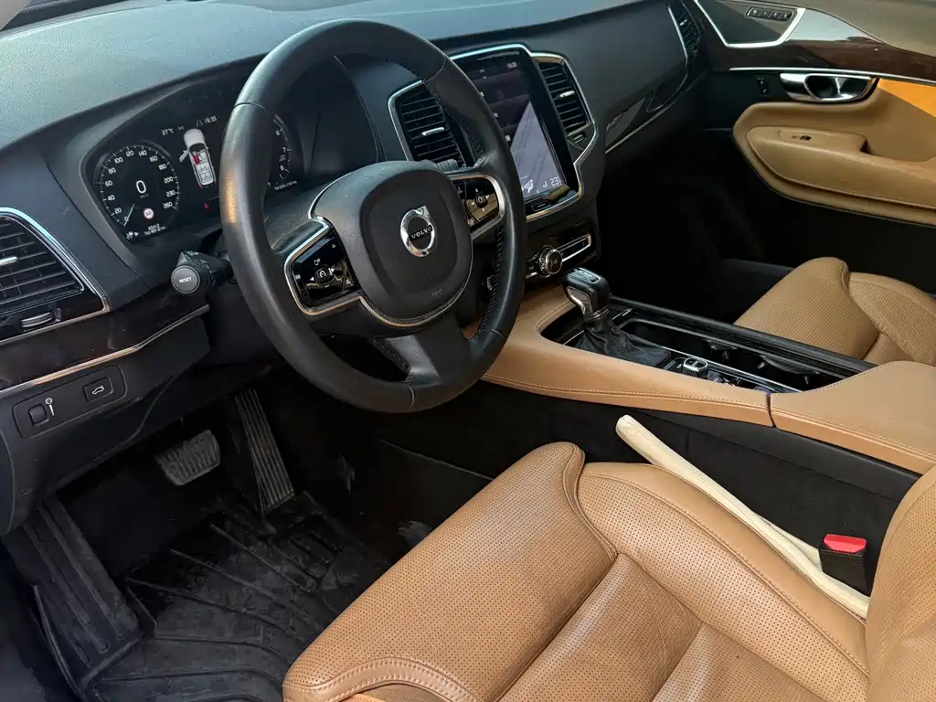 Volvo XC90 — миниатюра 5