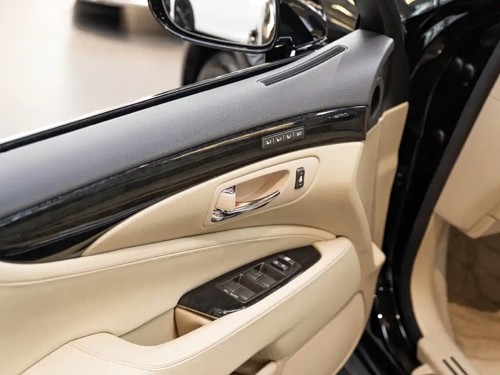 Lexus LS — миниатюра 24