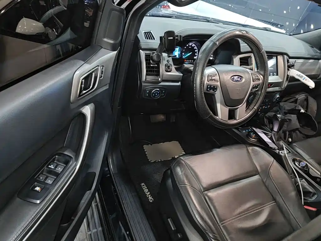Ford Everest — миниатюра 16