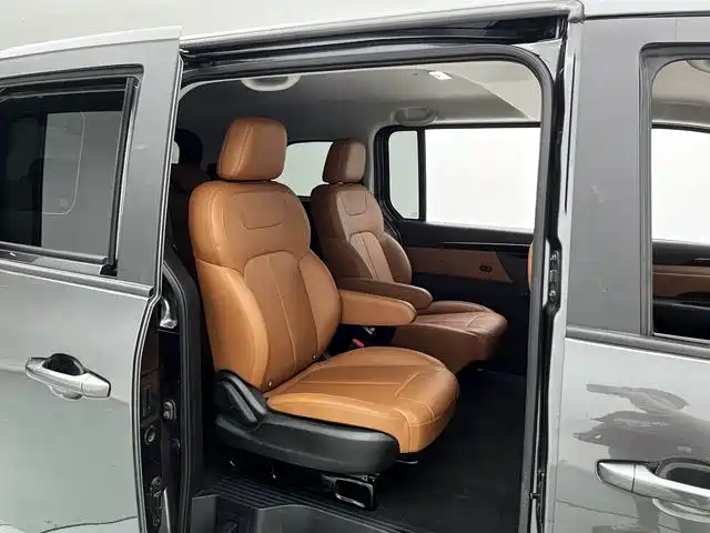 SRM Xinyuan Xiangshang V6 New Energy — миниатюра 22