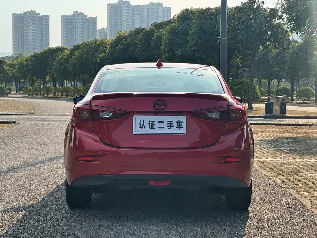 Mazda Mazda3 3 2017 1.5L AT Luxury V