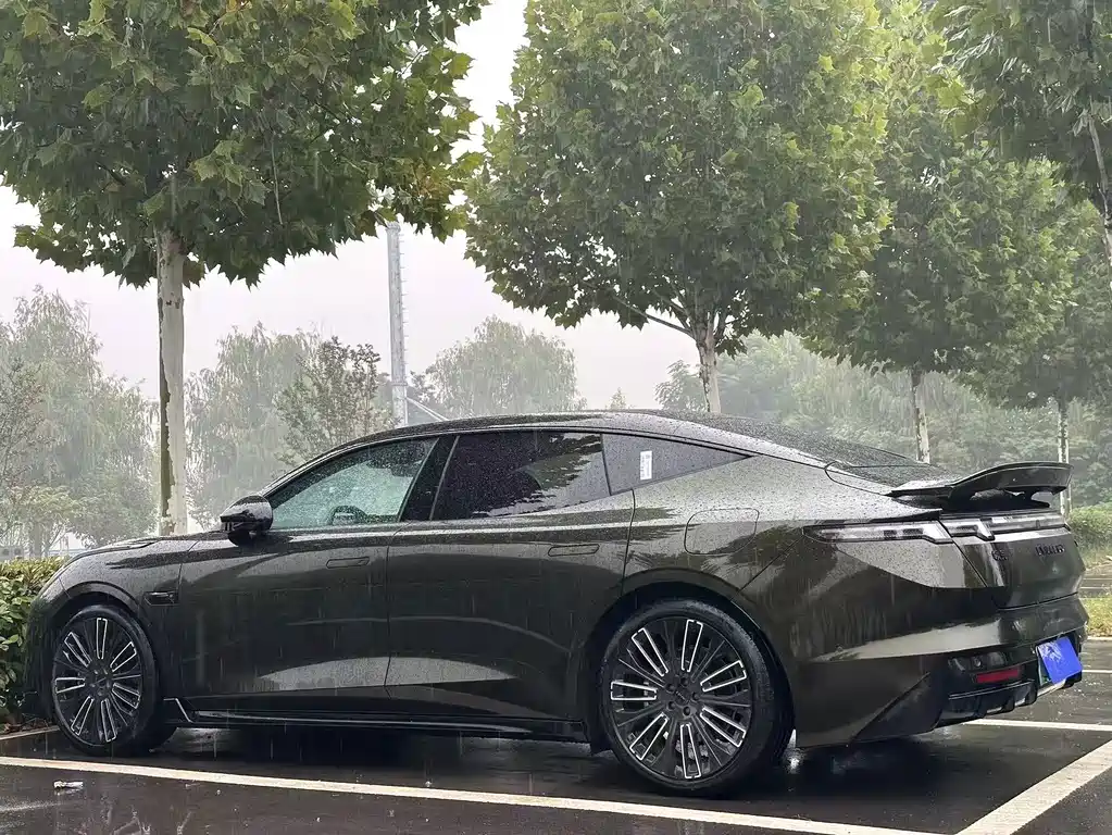Lynk & Co 10 — миниатюра 9