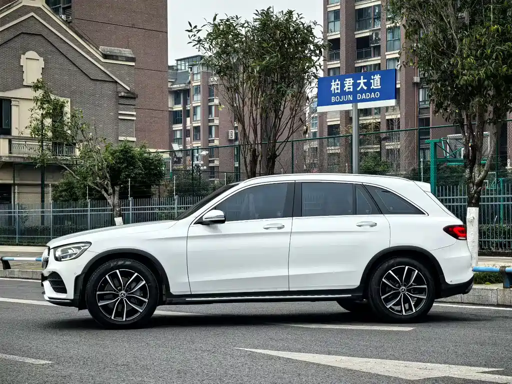 MERCEDES-BENZ GLC