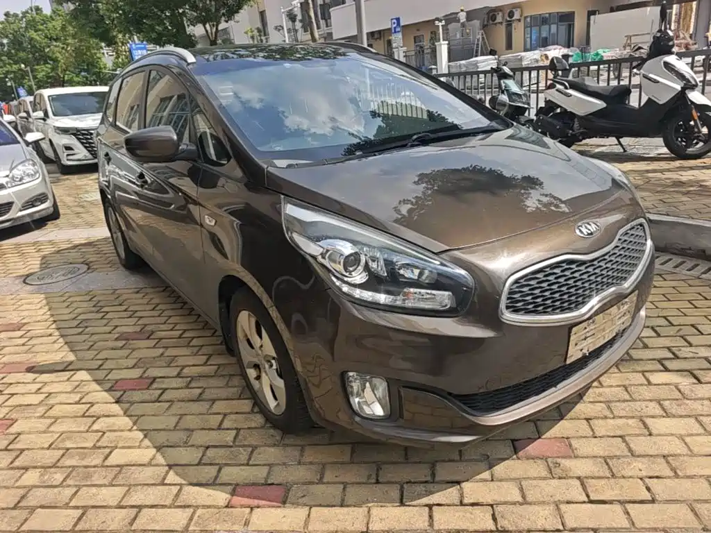 Kia Carens — миниатюра 4