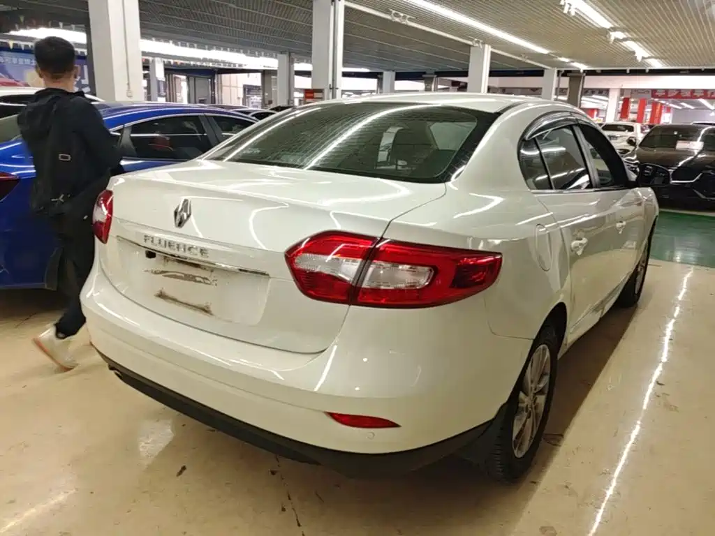 Renault Fluence — миниатюра 7