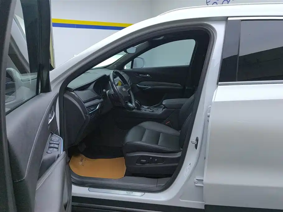 Cadillac XT4 2020 28T Lead