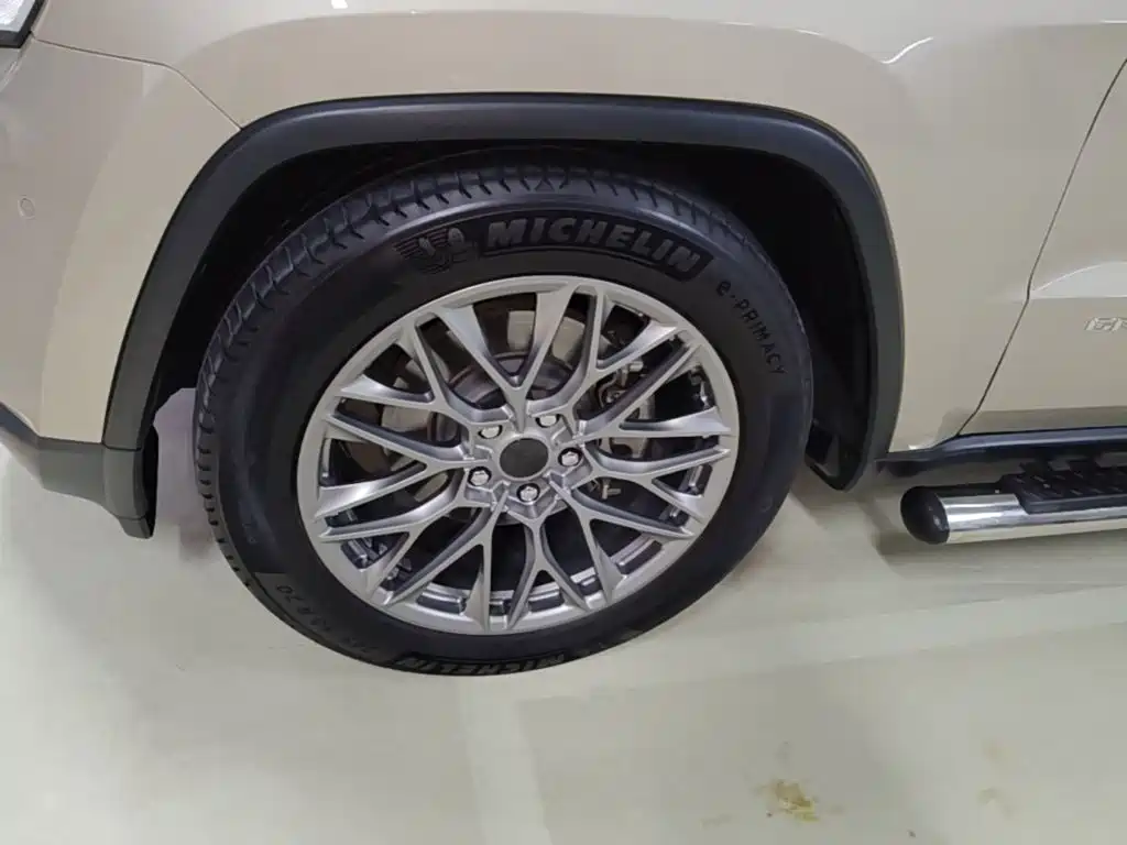 Jeep Grand Cherokee (Import) — миниатюра 23