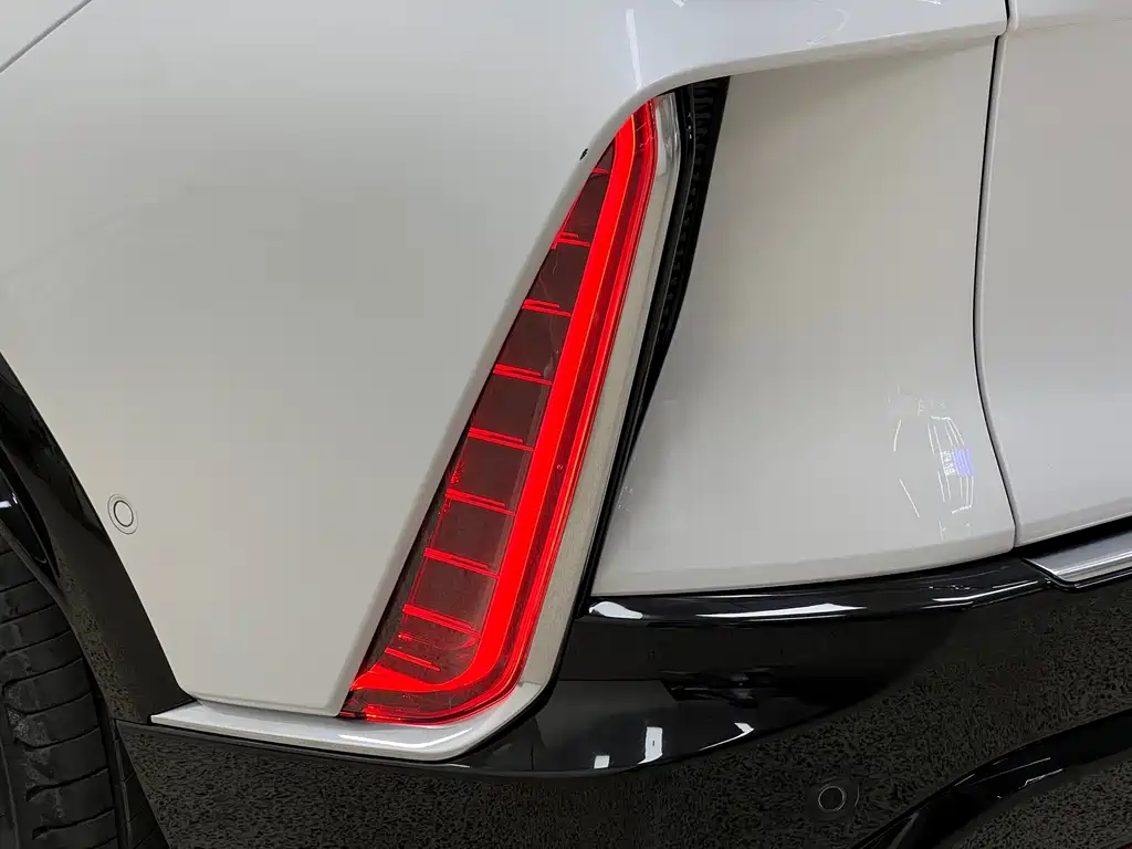 Cadillac Lyriq — миниатюра 8