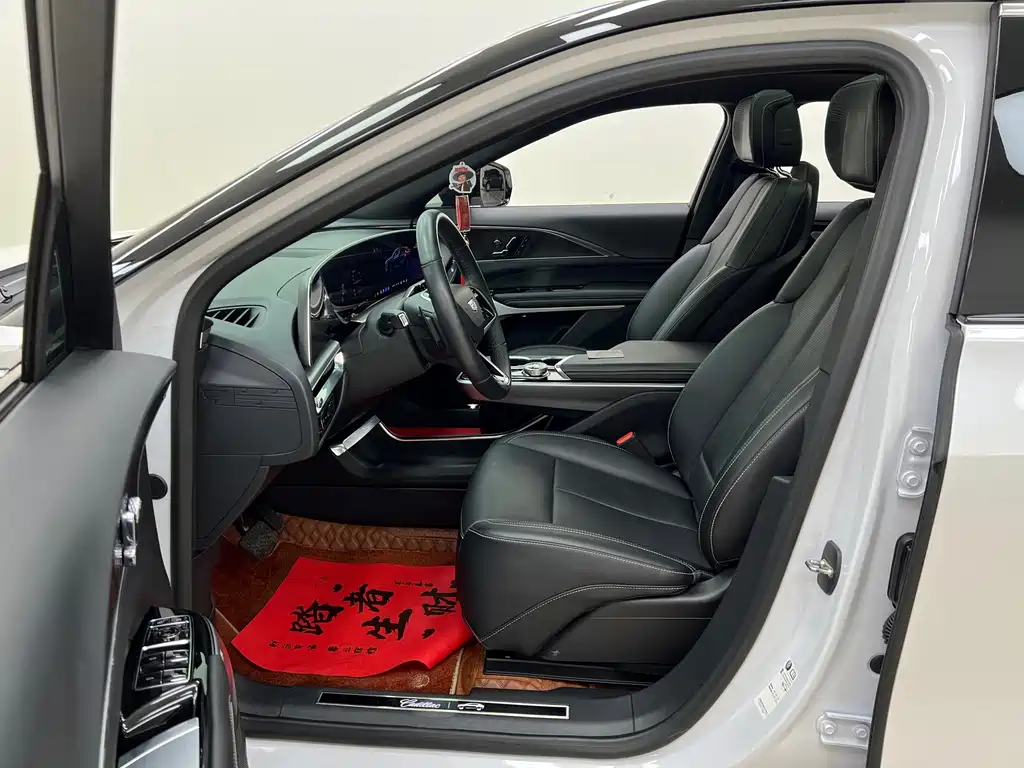 Cadillac Lyriq — миниатюра 15
