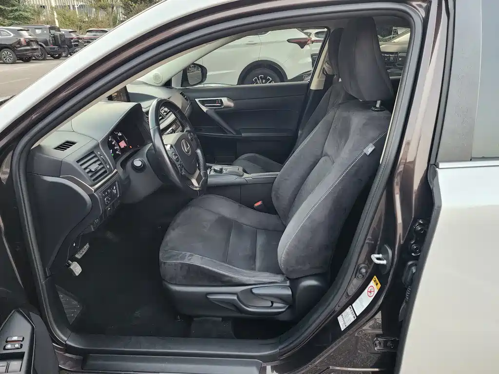 Lexus CT — миниатюра 8