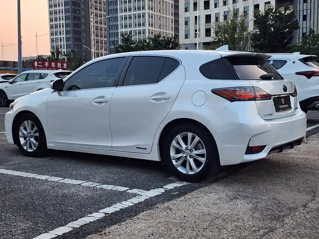 Lexus CT — миниатюра 5