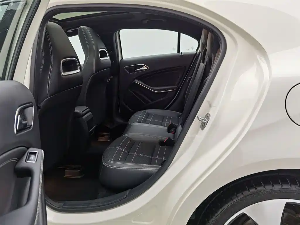 Mercedes-Benz A-Class (Import) — миниатюра 15