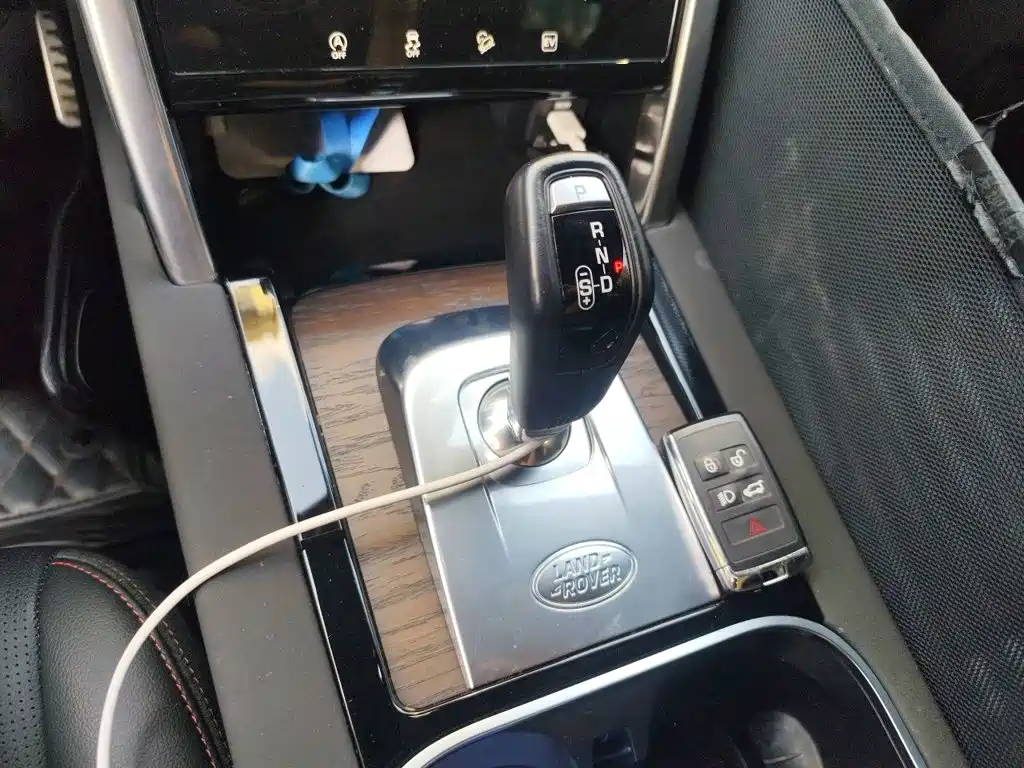Land Rover Discovery Sport Hybrid — миниатюра 15