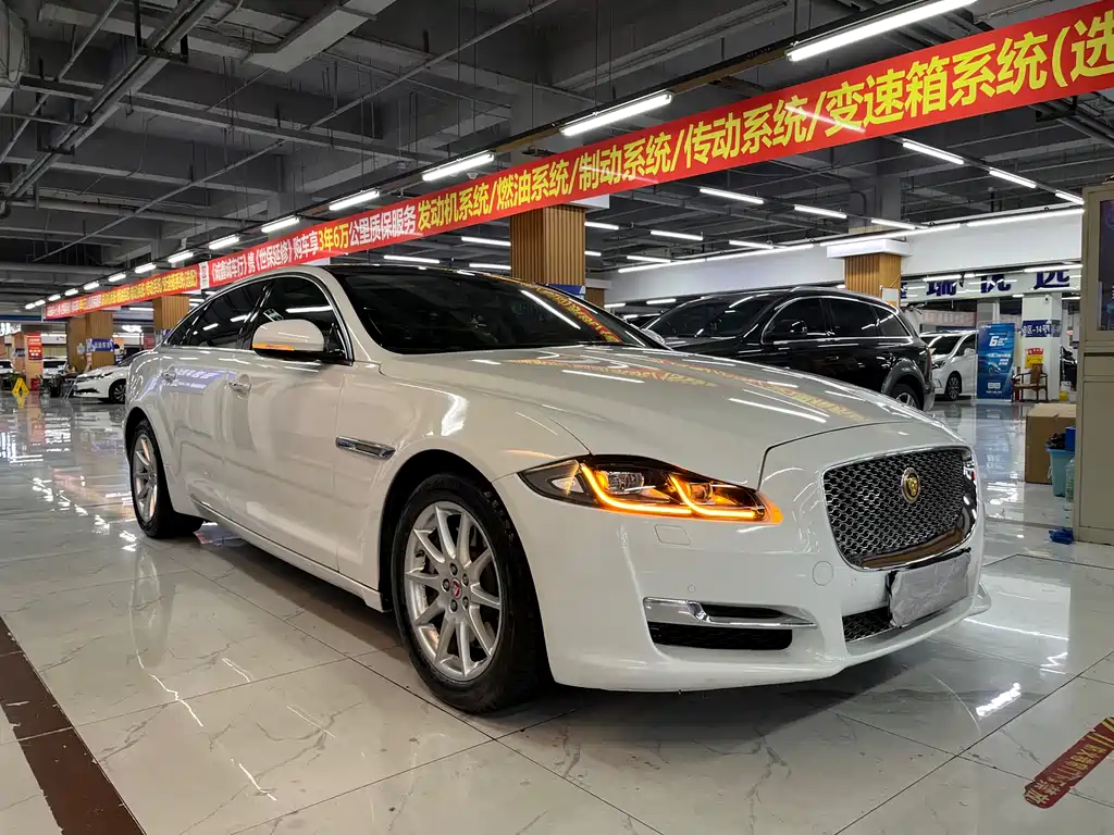 JAGUAR XJ