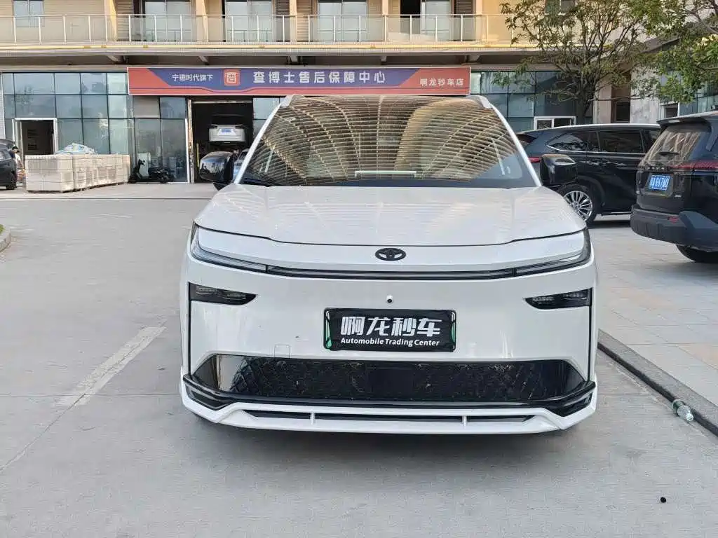 Toyota bZ3X — миниатюра 2