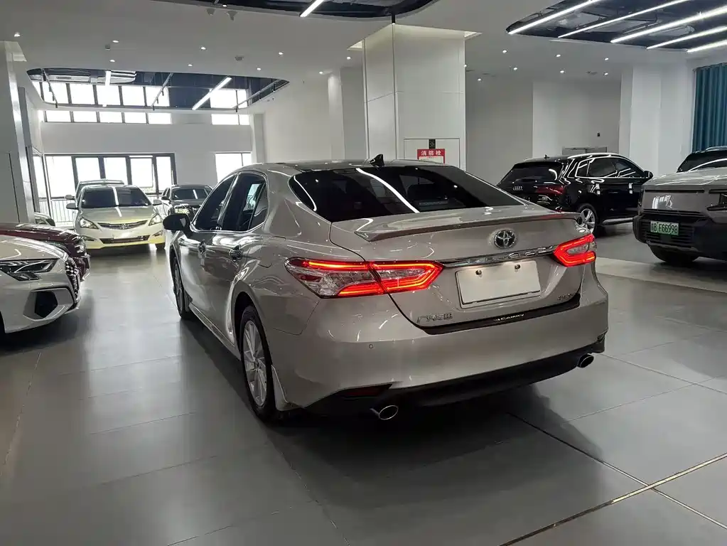 Toyota Camry 2021 2.0G Luxury