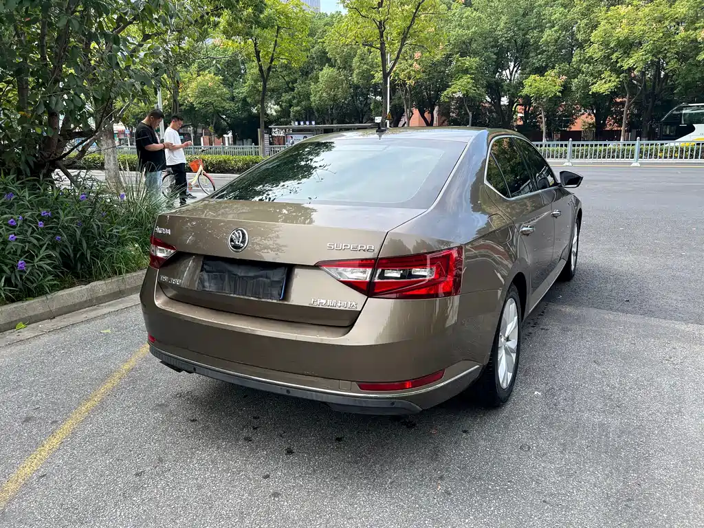 Skoda Superb — миниатюра 7