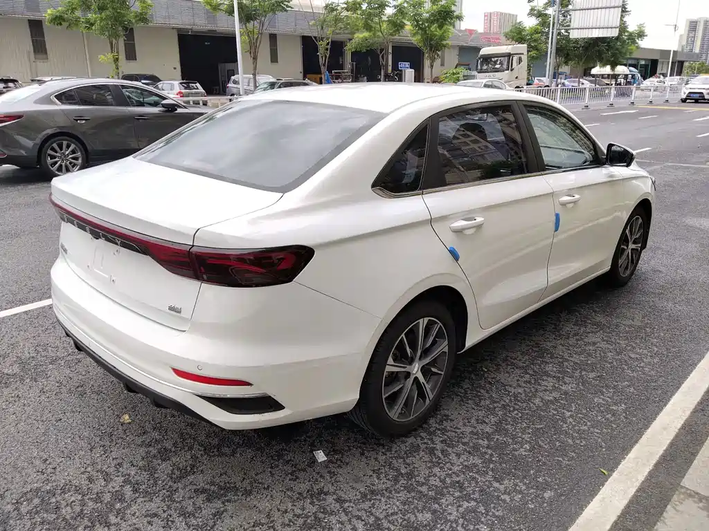 Geely Emgrand — миниатюра 5