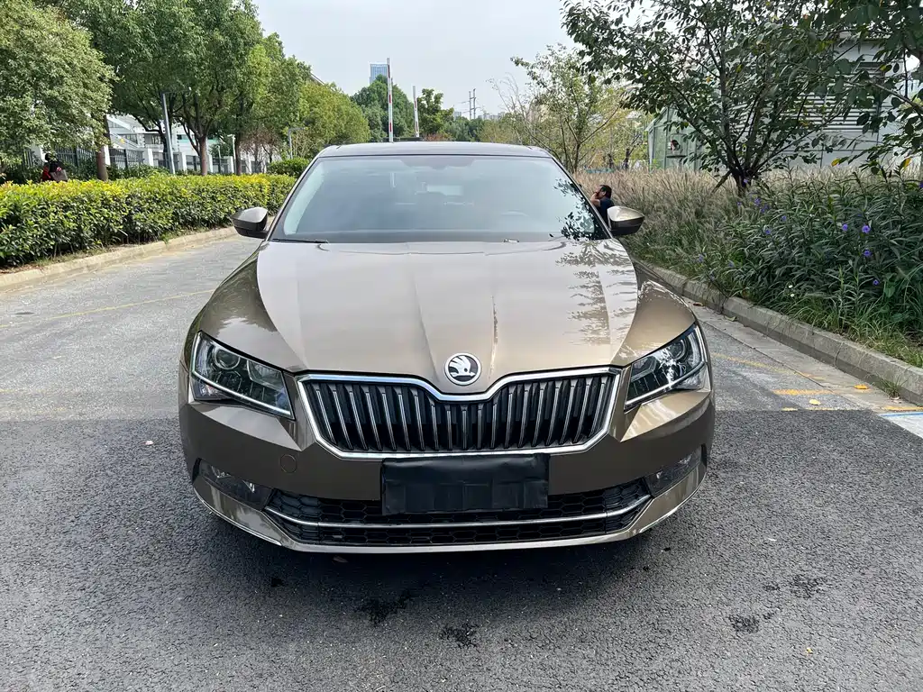 Skoda Superb — миниатюра 2