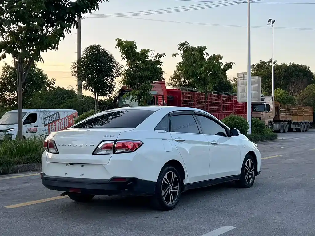 Venucia D60 — миниатюра 4
