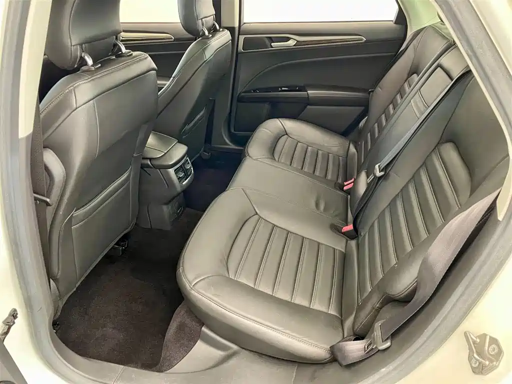 Ford Mondeo 2013 2.0L GTDi200 Luxury