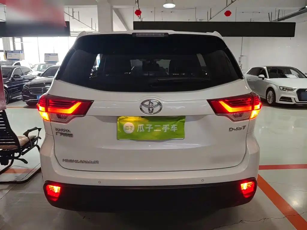 Toyota Highlander 2018 2.0T Luxury 7 мест V