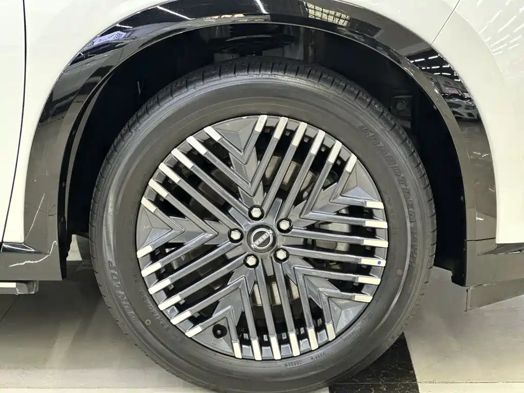 NISSAN EXPLORING THE LAND