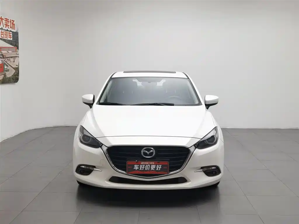 Mazda Mazda3 3 2017 1.5L AT Luxury V