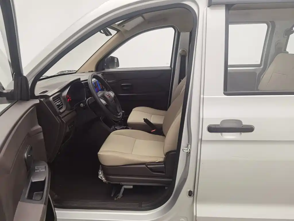 Wuling Hongguang V — миниатюра 10