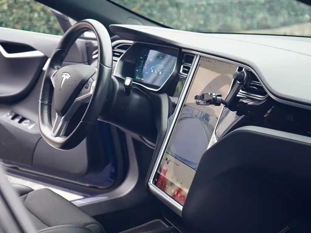 Tesla Model S — миниатюра 16